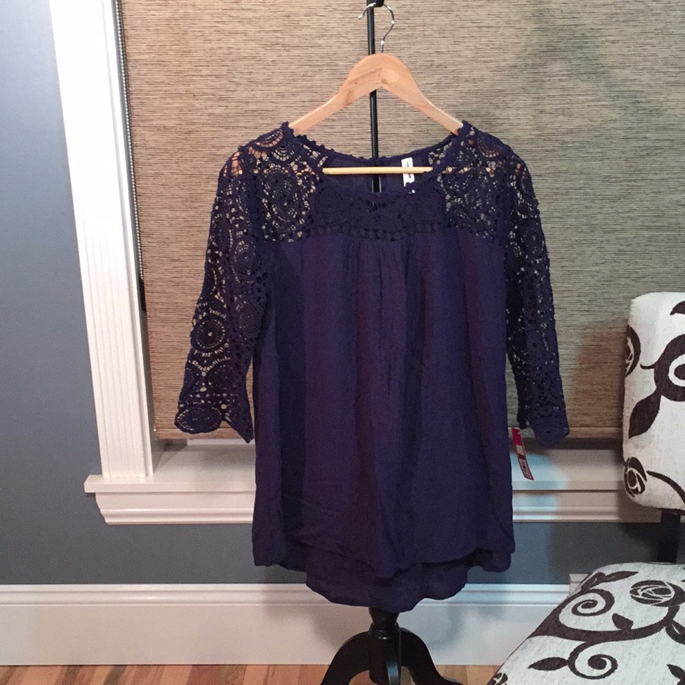 NWT Xhilaration Gauze and Lace Top. Navy Large.